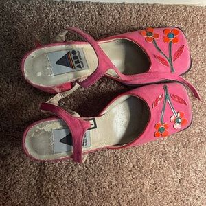 vintage 1960s floral heels.